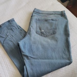 Distressed boyfriend straight jeans